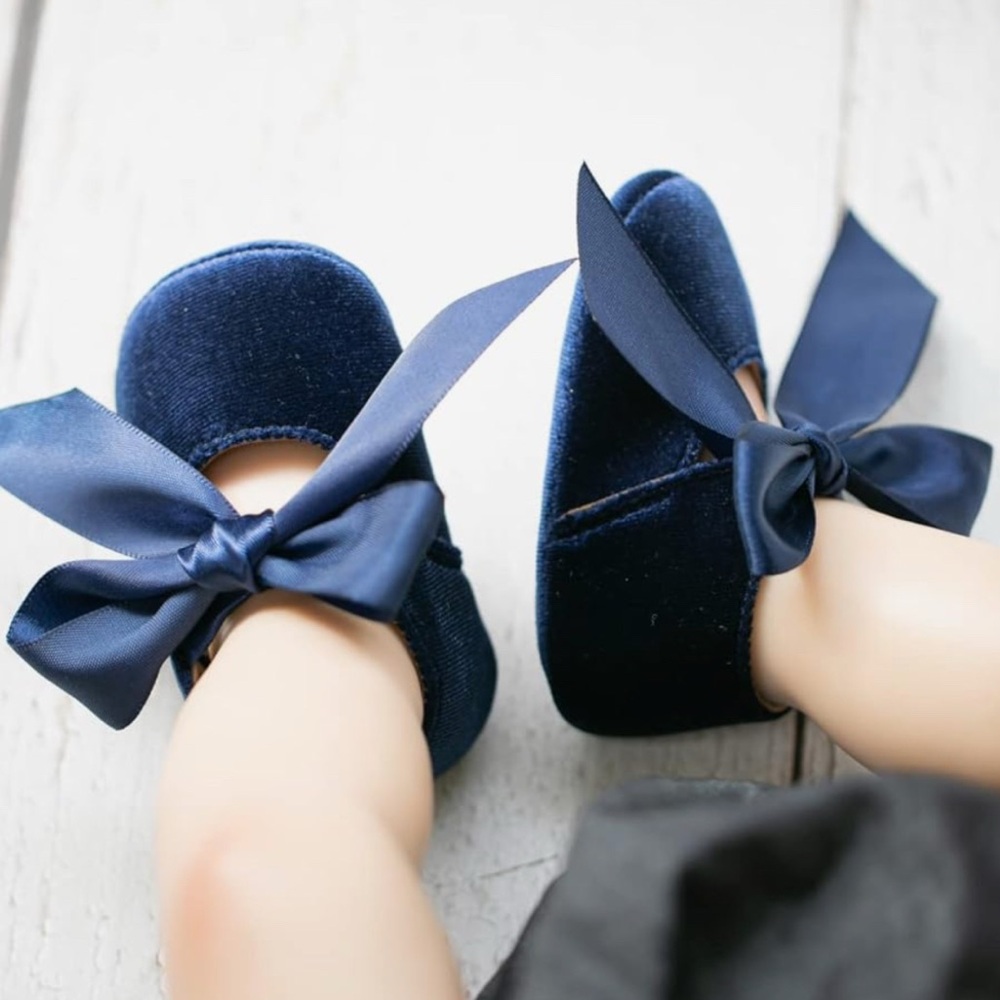 Baby girl navy blue bow shoes (size 12-18 months)